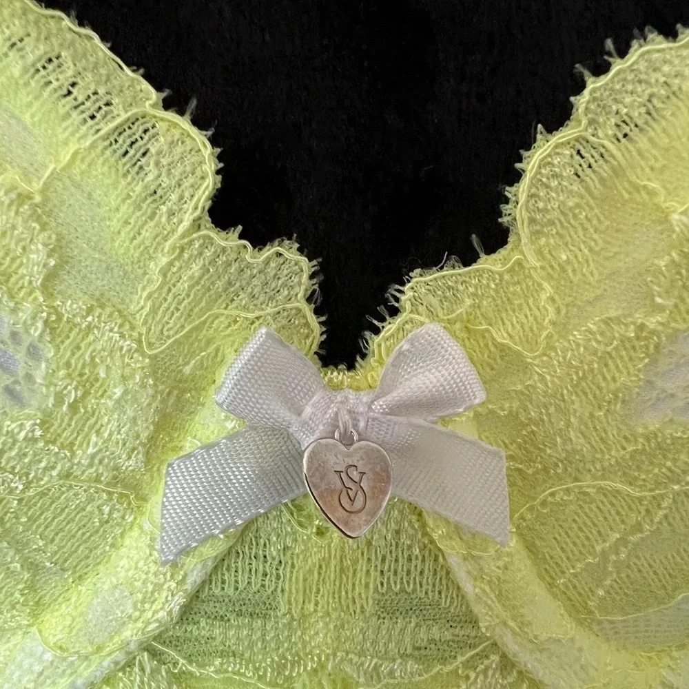 Victorias Secret  NWT Neon Yellow  Lightly Lined Lace-Cup Demi Bra Size 32C